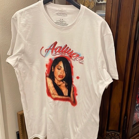 Aaliyah T-Shirt - Picture 2 of 6
